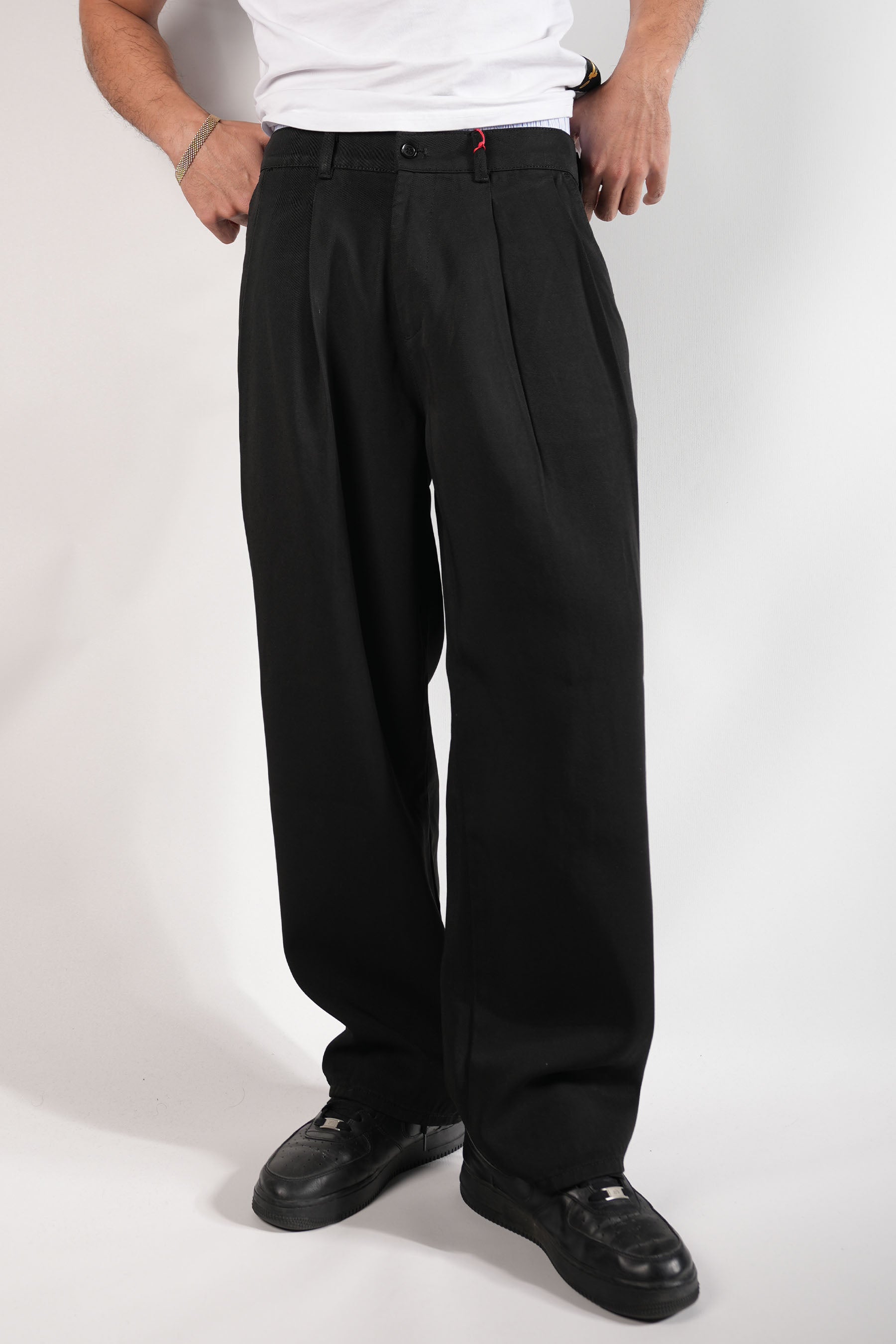 Pileli ve Dökümlü Kalın Kumaş Pantolon