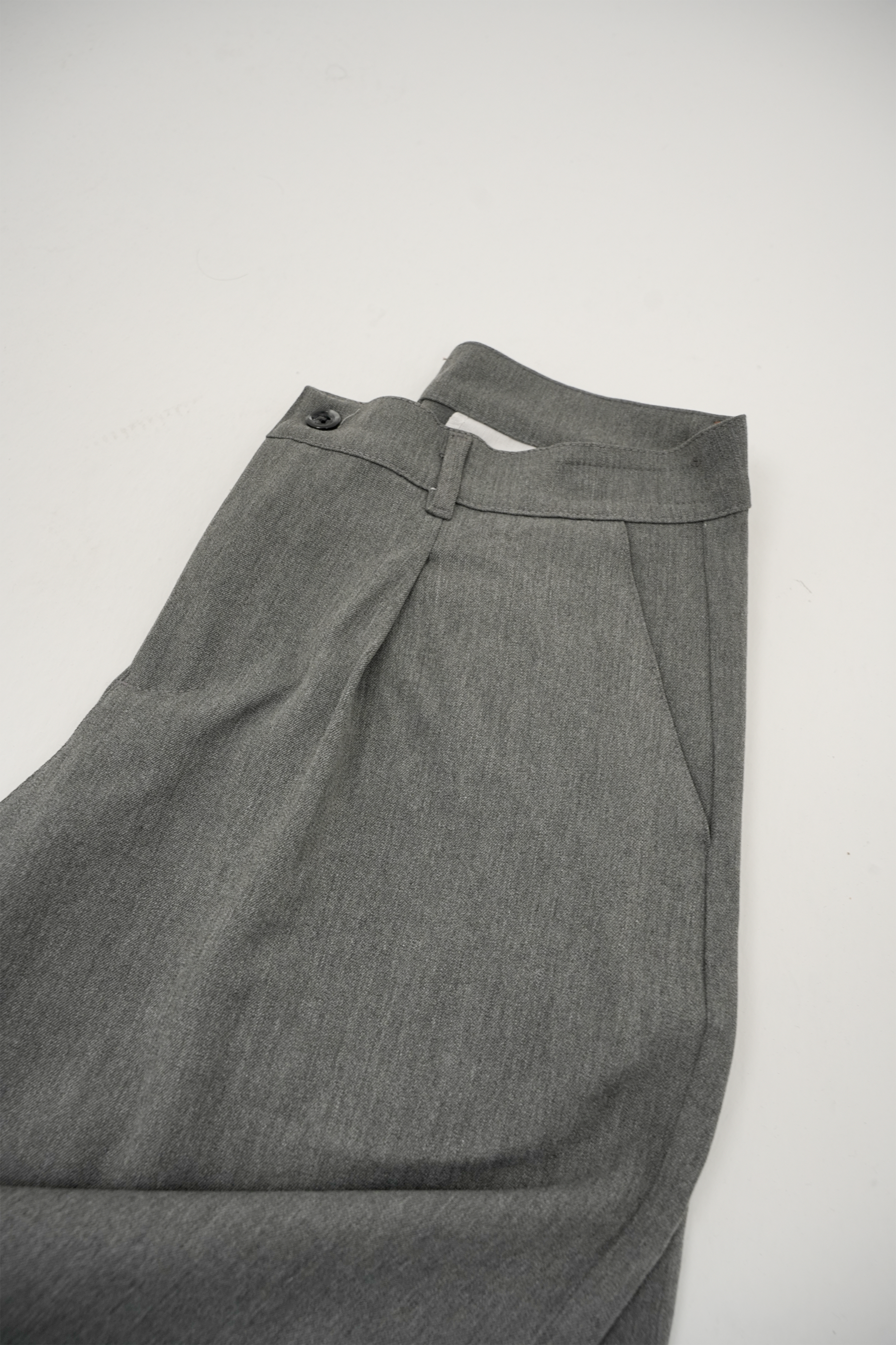 Gri Pileli Basic Kumaş Pantolon