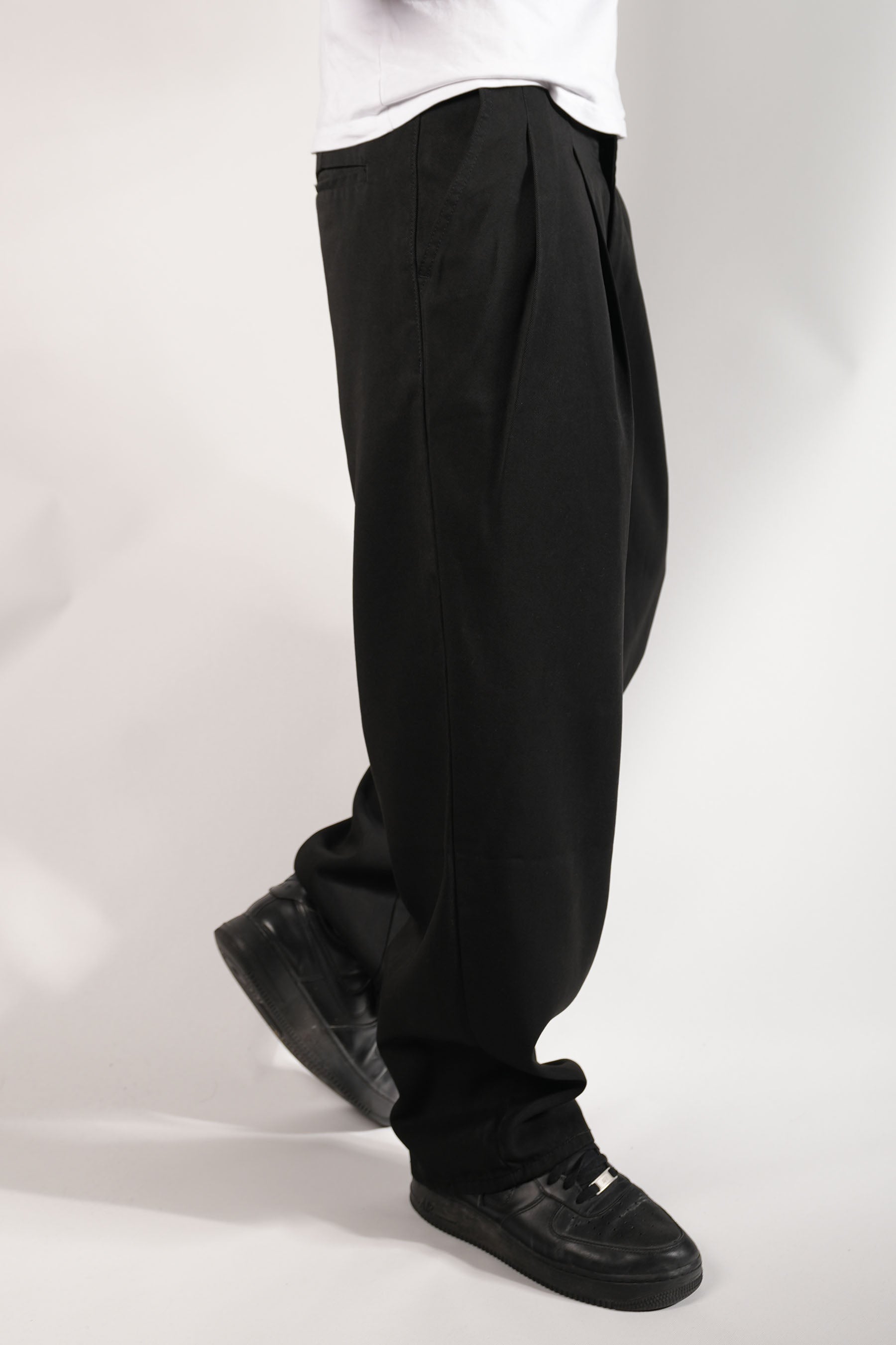 Pileli ve Dökümlü Kalın Kumaş Pantolon