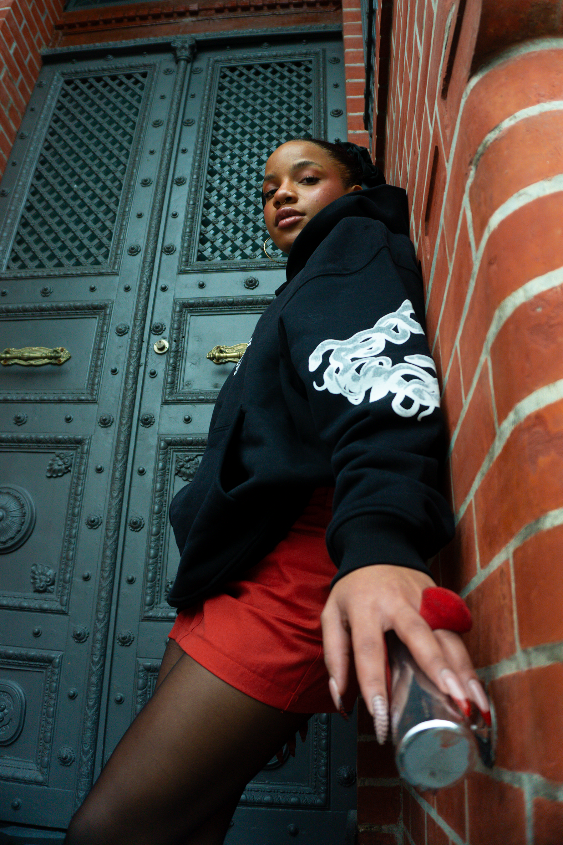 Kol Detaylı Siyah Oversize Hoodie