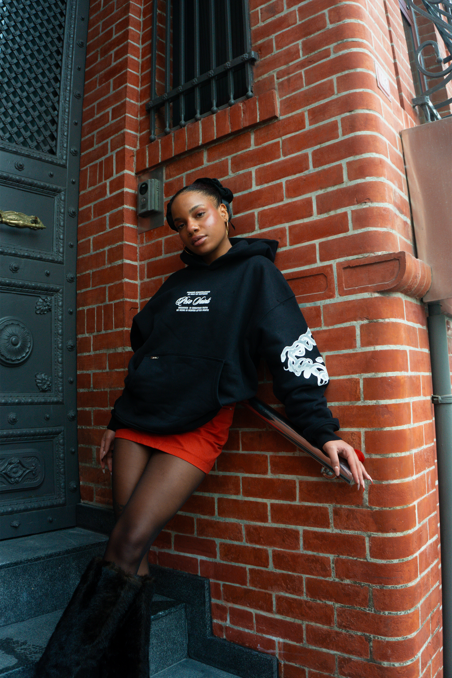 Kol Detaylı Siyah Oversize Hoodie