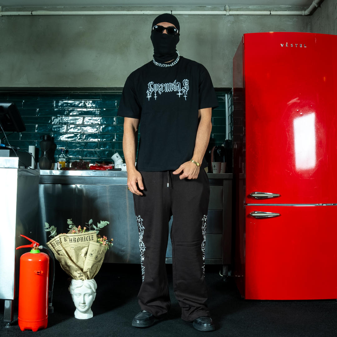 EMBROIDERED BOXY OVERSIZE TEE BLACK